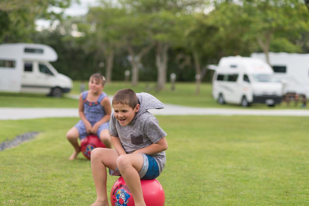 Russell Top 10 Holiday Park Buitenkant foto